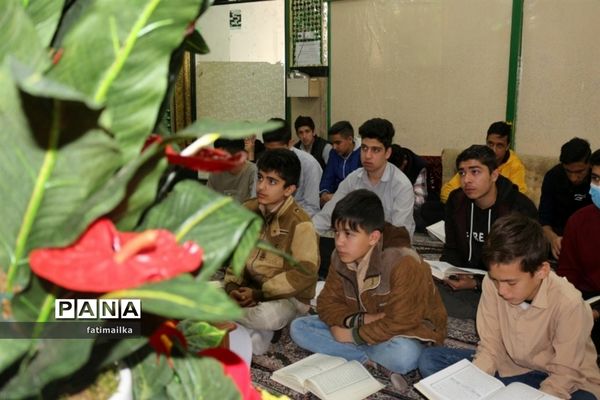 برگزاری محفل انس با قرآن دانش‌آموزی ویژه ماه مبارک رمضان در شهرستان فیروزکوه