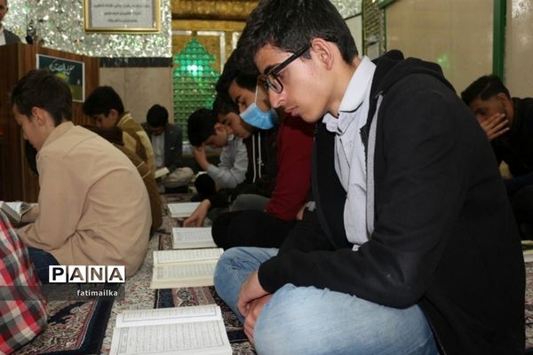 برگزاری محفل انس با قرآن دانش‌آموزی ویژه ماه مبارک رمضان در شهرستان فیروزکوه