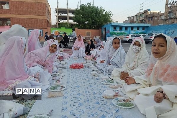 ضیافت افطاری روزه اولی‌ها همراه با جشن عبادت در بهارستان دو