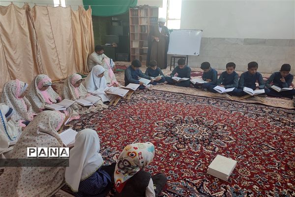 محفل انس با قرآن دبستان لقمان حکیم شهرستان خاتم