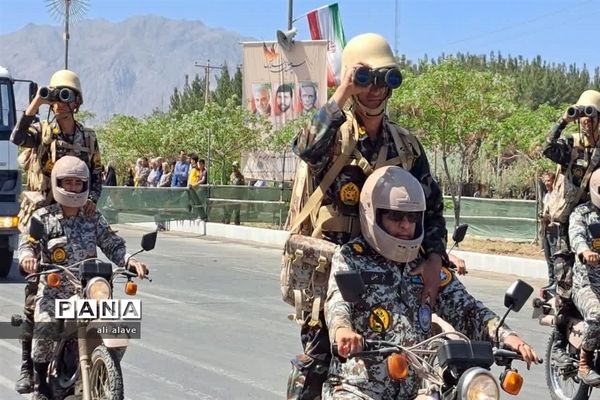 مراسم سان و رژه خودرویی نیروهای مسلح به‌مناسبت روز ارتش در بیرجند