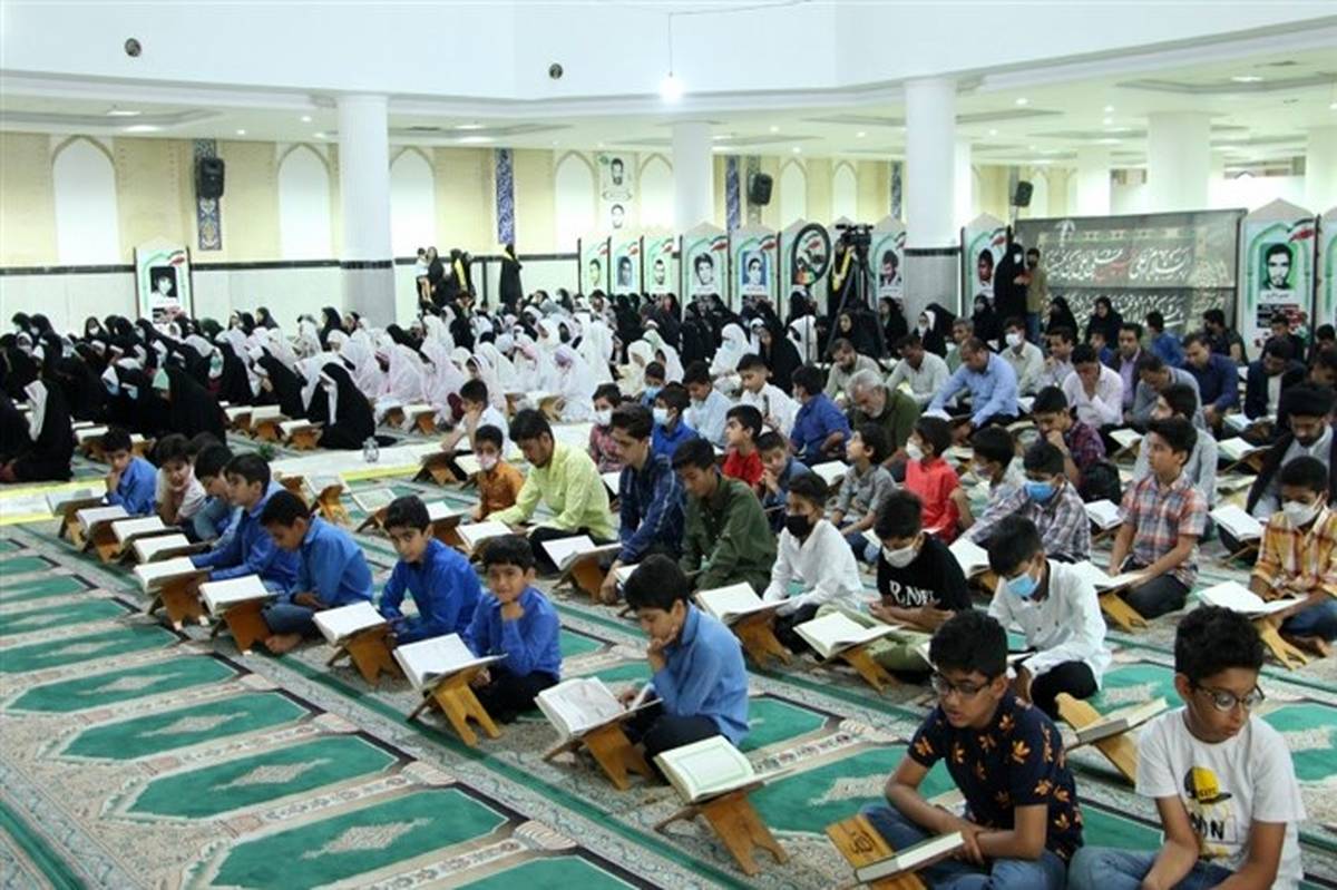 محفل بزرگ انس با قرآن با مشارکت 800 نفری دانش‌آموزان هرمزگانی برگزار شد