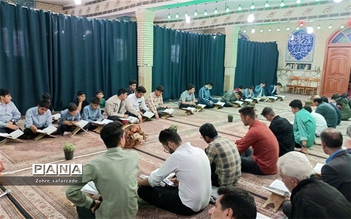 محافل انس با قرآن  در رمضان در تمامی مدارس رودهن برگزار شد