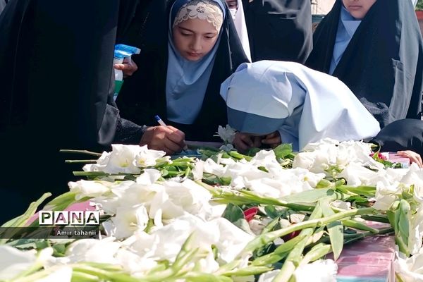 تشیع پیکر شهید گمنام در دبستان شاهد حضرت خدیجه( س) منطقه ۱۸