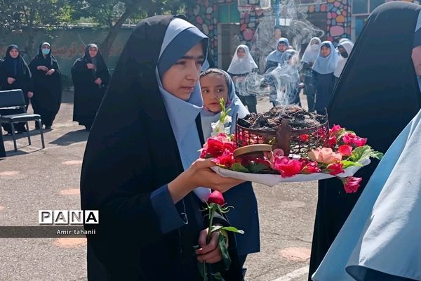 تشیع پیکر شهید گمنام در دبستان شاهد حضرت خدیجه( س) منطقه ۱۸