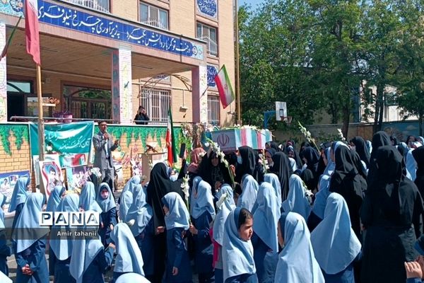 تشیع پیکر شهید گمنام در دبستان شاهد حضرت خدیجه( س) منطقه ۱۸
