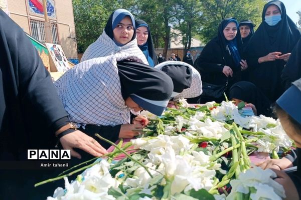 تشیع پیکر شهید گمنام در دبستان شاهد حضرت خدیجه( س) منطقه ۱۸