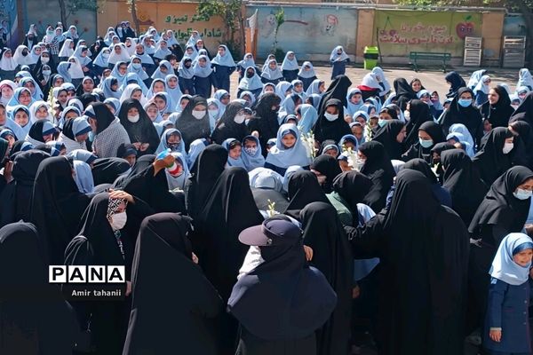 تشیع پیکر شهید گمنام در دبستان شاهد حضرت خدیجه( س) منطقه ۱۸