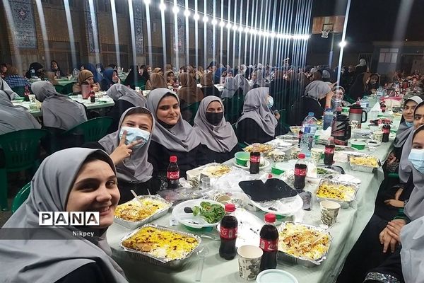 برگزاری ضیافت افطاری در دبیرستان شاهد حجاب منطقه ۱۳
