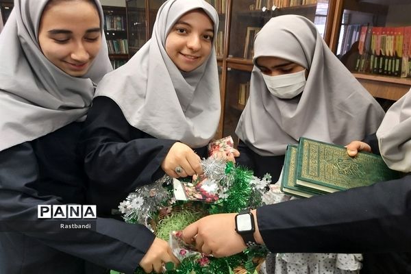 محفل انس با قرآن در دبیرستان شهیده معصومه قزوینی