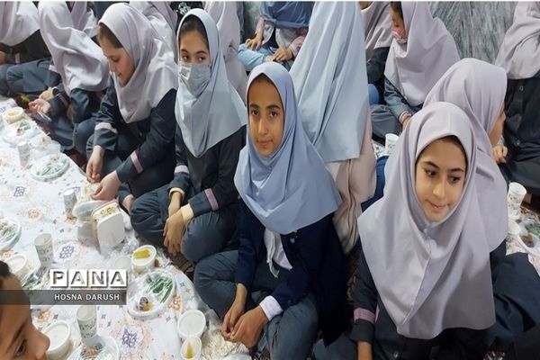 مراسم افطاری در دبستان شهدای فرهنگی ناحیه۷ مشهد