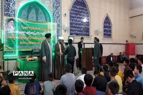 اهدای جوایز به قاریان قرآن ایرانی و اتباع در مسجد قلعه خواجه