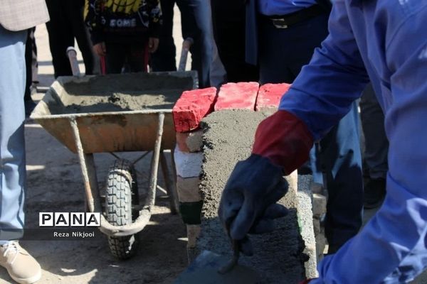 آیین خشت‌گذاری ۱۴۰ باب کلاس درس در شهرستان بهارستان