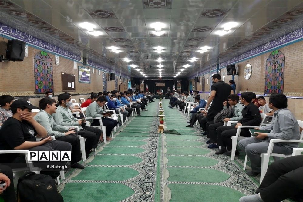 برگزاری محفل انس با قرآن در آخرین روز ماه مبارک رمضان