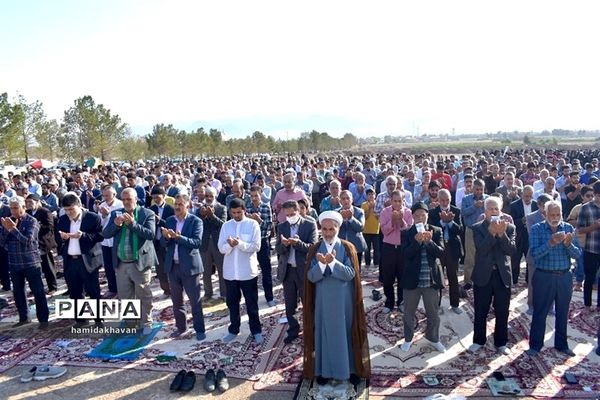 اقامه نماز عید سعید فطر در بهاباد