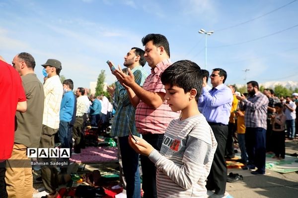 نماز عید سعید فطر در شهر گلستان