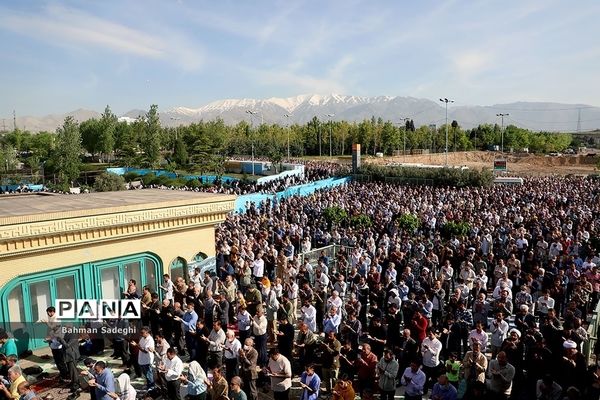 نماز عید سعید فطر در مصلی تهران