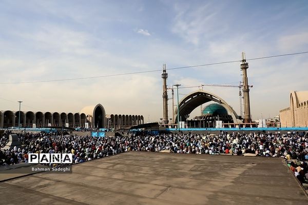 نماز عید سعید فطر در مصلی تهران