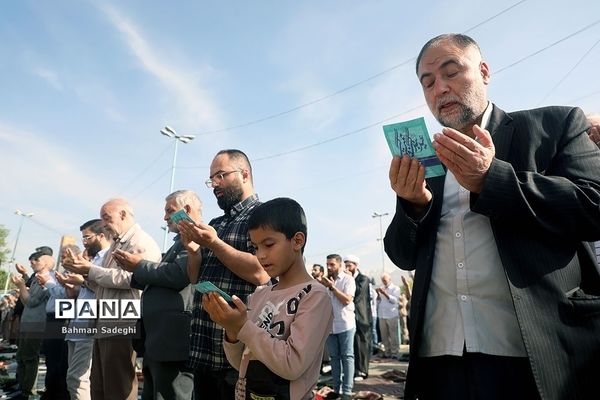 نماز عید سعید فطر در مصلی تهران