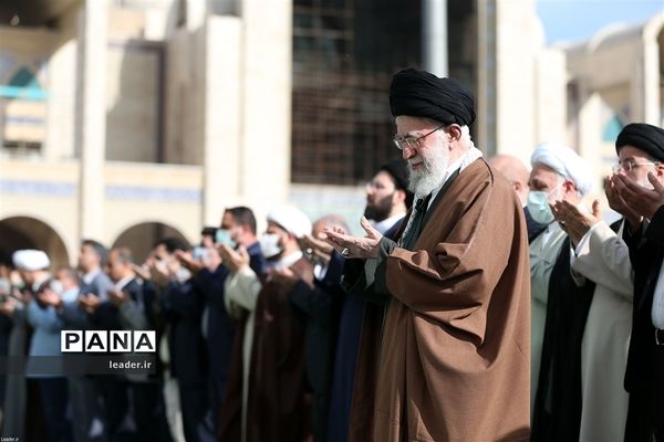 نماز عید سعید فطر به امامت رهبر انقلاب اسلامی در مصلای تهران