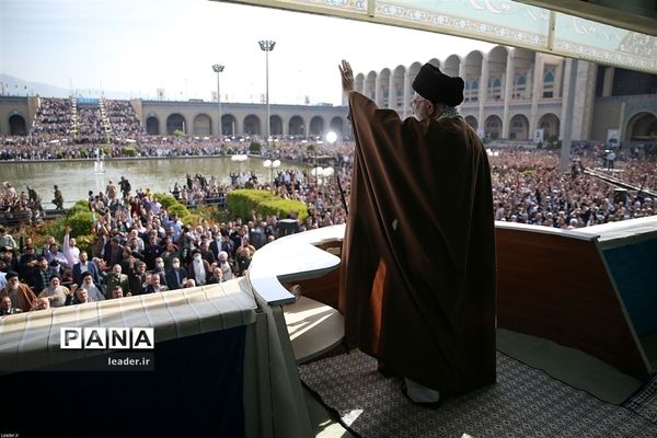 نماز عید سعید فطر به امامت رهبر انقلاب اسلامی در مصلای تهران