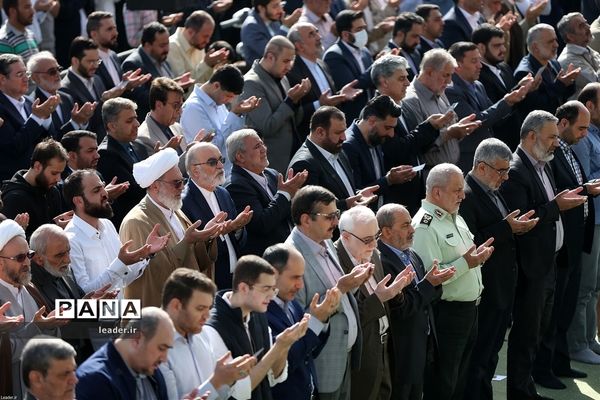 نماز عید سعید فطر به امامت رهبر انقلاب اسلامی در مصلای تهران