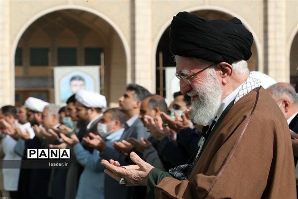 نماز عید سعید فطر به امامت رهبر انقلاب اسلامی در مصلای تهران