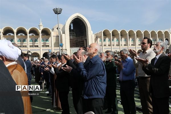 نماز عید سعید فطر به امامت رهبر انقلاب اسلامی در مصلای تهران