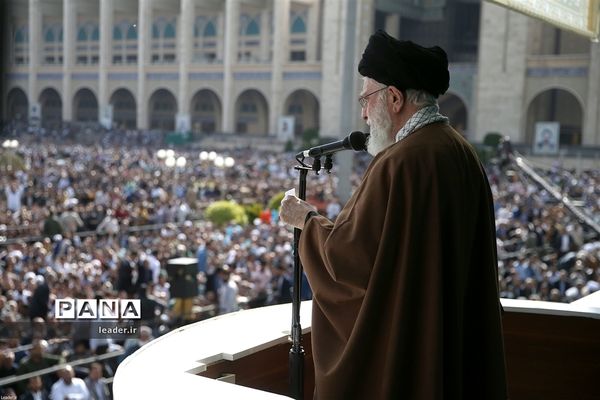 نماز عید سعید فطر به امامت رهبر انقلاب اسلامی در مصلای تهران