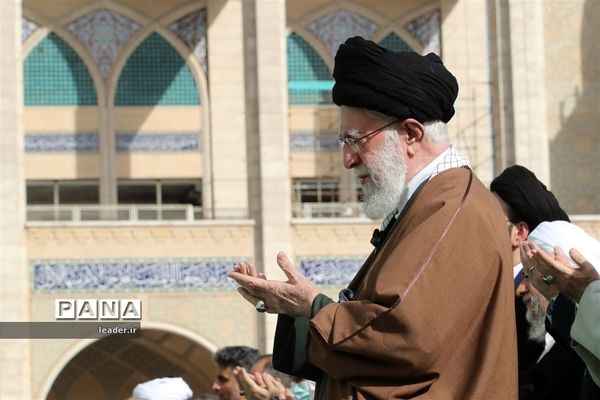 نماز عید سعید فطر به امامت رهبر انقلاب اسلامی در مصلای تهران