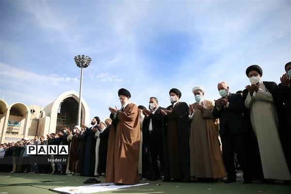 نماز عید سعید فطر به امامت رهبر انقلاب اسلامی در مصلای تهران