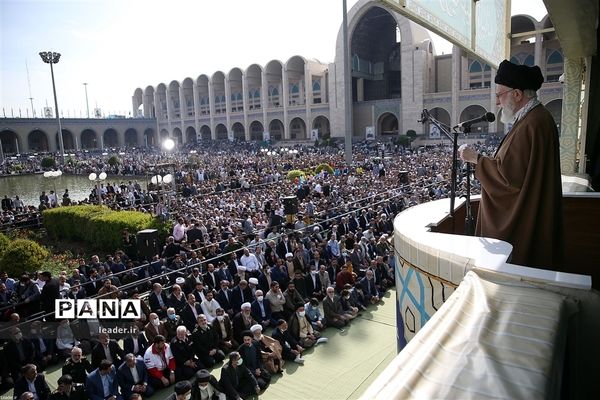 نماز عید سعید فطر به امامت رهبر انقلاب اسلامی در مصلای تهران