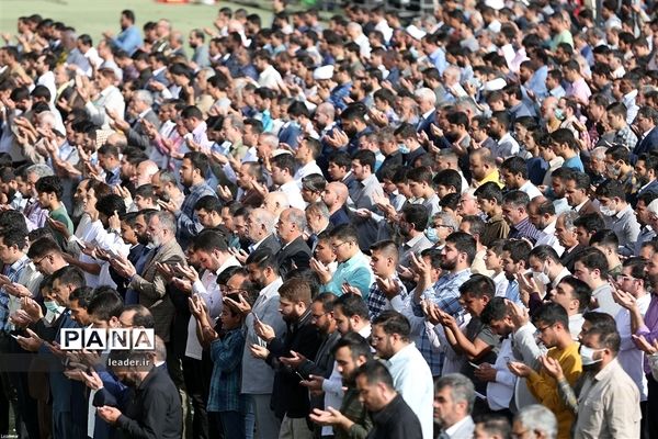 نماز عید سعید فطر به امامت رهبر انقلاب اسلامی در مصلای تهران