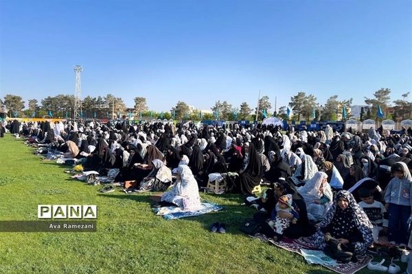 حضور دانش‌آموزان روزه‌اولی در مراسم عید فطر