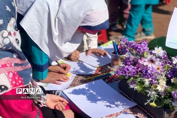 حضور دانش‌آموزان روزه‌اولی در مراسم عید فطر