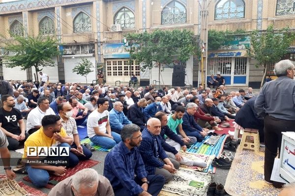 برگزاری مراسم نماز عید فطر در مسجد نبی