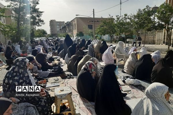 برگزاری مراسم نماز عید فطر در مسجد نبی