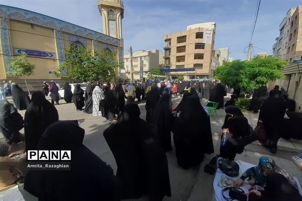 برگزاری مراسم نماز عید فطر در مسجد نبی