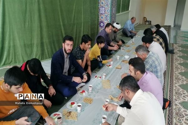 نماز عید فطر در مسجد پیامبر اعظم در شهرک شهید درخشان شهرستان رباط‌کریم