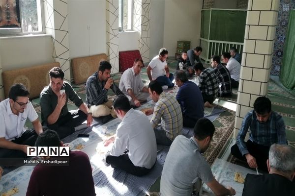 نماز عید فطر در مسجد پیامبر اعظم در شهرک شهید درخشان شهرستان رباط‌کریم