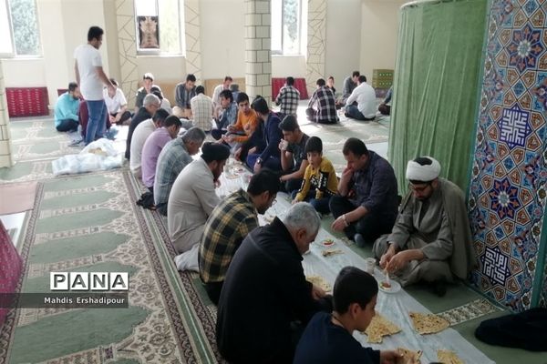 نماز عید فطر در مسجد پیامبر اعظم در شهرک شهید درخشان شهرستان رباط‌کریم