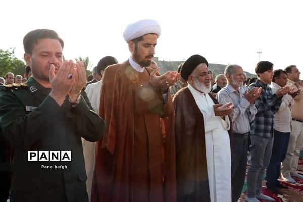 اقامه نماز عید بندگی و وداع با ماه رحمت و برکت