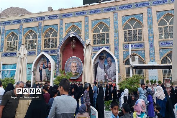 تجدید پیمان مردم غیور ایران در روز عید فطر با سردار سلیمانی و دیگر شهدا