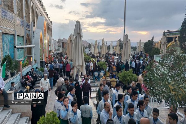 تجدید پیمان مردم غیور ایران در روز عید فطر با سردار سلیمانی و دیگر شهدا