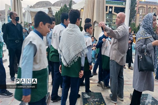 تجدید پیمان مردم غیور ایران در روز عید فطر با سردار سلیمانی و دیگر شهدا