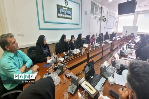 نشست اعضای مجامع و نمایندگان مجلس دانش‌آموزی دختران و پسران ناحیه یک یزد
