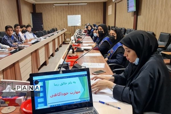 کارگاه آموزشی تخصصی مهارت های همیار مشاور در بهارستان ۲