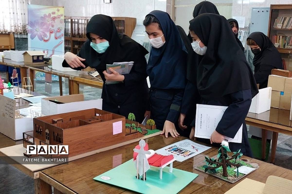 نمایشگاه هفته مشاغل در دبیرستان حضرت زینب(س) ناحیه یک شهرری