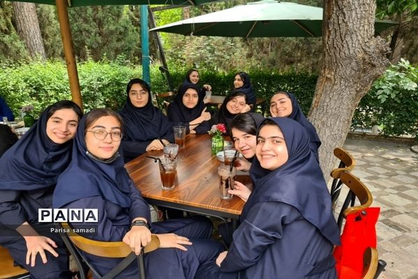 بازدید دانش‌آموزان دبیرستان فرهنگ ۱۳ از باغ موزه نگارستان