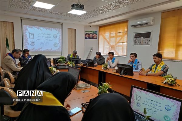 نشست و هم‌اندیشی خبرنگاران پانا و اعضای هیات رئیسه مجلس دانش‌آموزی